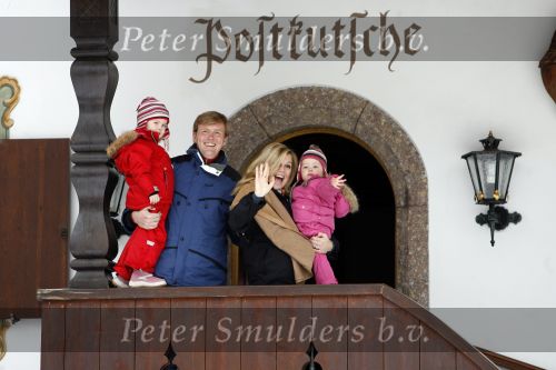 Lech 11 februari 2007
Maxima Prins Willem Alexander Amalia Alexia Koningin Beatrix Prins Constantijn Prinses Laurentien met Prinses Eloise Prins Claus Cazimir en Eleonore op vakatie in Lech.
