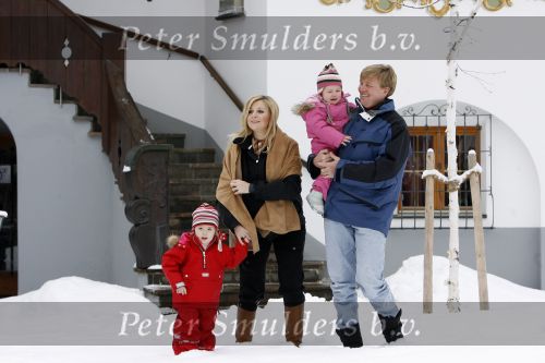 Lech 11 februari 2007
Maxima Prins Willem Alexander Amalia Alexia Koningin Beatrix Prins Constantijn Prinses Laurentien met Prinses Eloise Prins Claus Cazimir en Eleonore op vakatie in Lech.