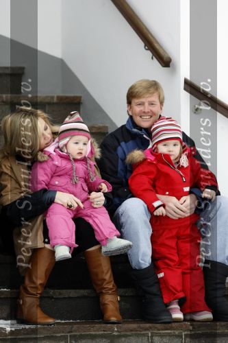 Lech 11 februari 2007
Maxima Prins Willem Alexander Amalia Alexia Koningin Beatrix Prins Constantijn Prinses Laurentien met Prinses Eloise Prins Claus Cazimir en Eleonore op vakatie in Lech.