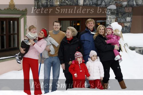 Lech 11 februari 2007
Maxima Prins Willem Alexander Amalia Alexia Koningin Beatrix Prins Constantijn Prinses Laurentien met Prinses Eloise Prins Claus Cazimir en Eleonore op vakatie in Lech.