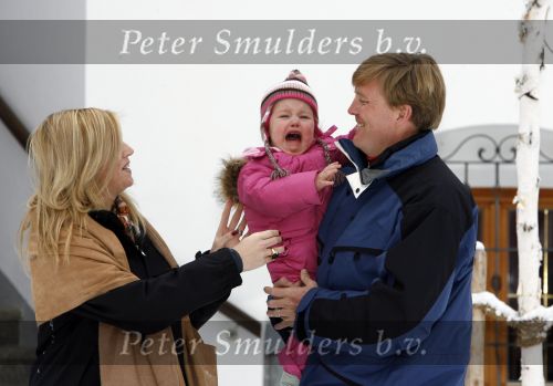 Lech 11 februari 2007
Maxima Prins Willem Alexander Amalia Alexia Koningin Beatrix Prins Constantijn Prinses Laurentien met Prinses Eloise Prins Claus Cazimir en Eleonore op vakatie in Lech.
peter Smulders bv