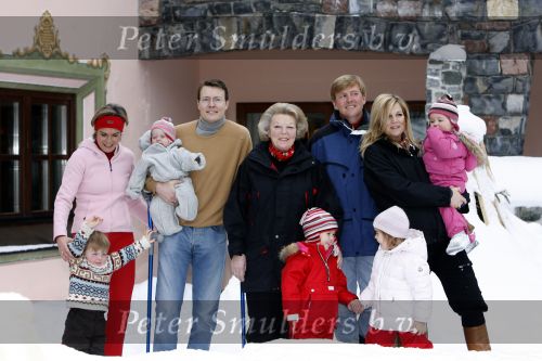 Lech 11 februari 2007
Maxima Prins Willem Alexander Amalia Alexia Koningin Beatrix Prins Constantijn Prinses Laurentien met Prinses Eloise Prins Claus Cazimir en Eleonore op vakatie in Lech.