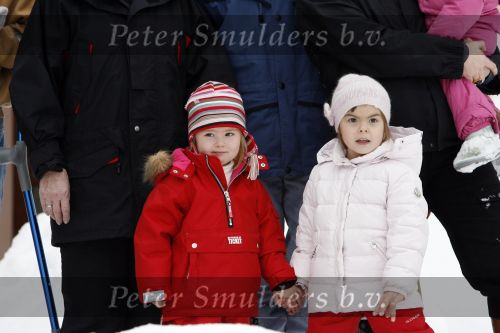 Lech 11 februari 2007
Maxima Prins Willem Alexander Amalia Alexia Koningin Beatrix Prins Constantijn Prinses Laurentien met Prinses Eloise Prins Claus Cazimir en Eleonore op vakatie in Lech.