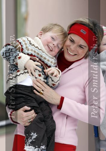 Lech 11 februari 2007
Maxima Prins Willem Alexander Amalia Alexia Koningin Beatrix Prins Constantijn Prinses Laurentien met Prinses Eloise Prins Claus Cazimir en Eleonore op vakatie in Lech.