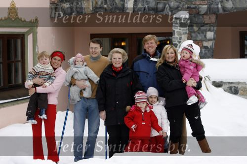Lech 11 februari 2007
Maxima Prins Willem Alexander Amalia Alexia Koningin Beatrix Prins Constantijn Prinses Laurentien met Prinses Eloise Prins Claus Cazimir en Eleonore op vakatie in Lech.