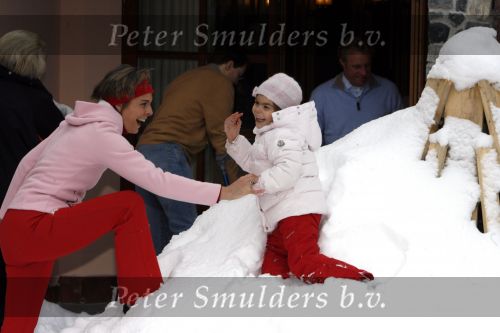 Lech 11 februari 2007
Maxima Prins Willem Alexander Amalia Alexia Koningin Beatrix Prins Constantijn Prinses Laurentien met Prinses Eloise Prins Claus Cazimir en Eleonore op vakatie in Lech.