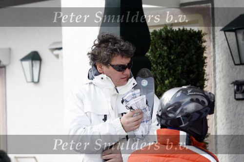 Zurs 27 februari 2007
Rene Froger en natasja op wintersport met hun zoons Diedier en maxim.