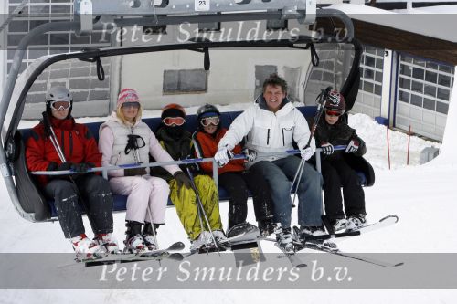 Zurs 27 februari 2007
Rene Froger en natasja op wintersport met hun zoons Diedier en maxim.