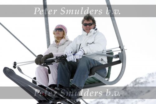 Zurs 27 februari 2007
Rene Froger en natasja op wintersport met hun zoons Diedier en maxim.