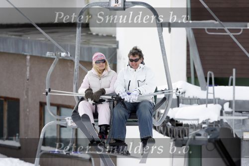 Zurs 27 februari 2007
Rene Froger en natasja op wintersport met hun zoons Diedier en maxim.