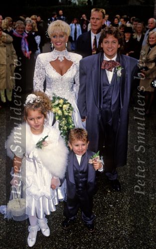 31 December 1991
Rene Froger trouwt voor de eerste maal met Natasja Froger
Hier op de foto met zijn kinderen uit zijn eerste huwelijk