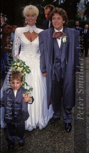 31 December 1991
Rene Froger trouwt voor de eerste maal met Natasja Froger
Hier op de foto met zijn zoontje uit zijn eerste huwelijk