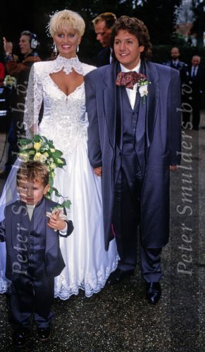 31 December 1991
Rene Froger trouwt voor de eerste maal met Natasja Froger
Hier op de foto met zijn zoontje uit zijn eerste huwelijk