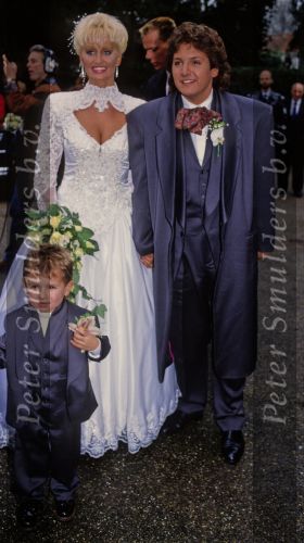 31 December 1991
Rene Froger trouwt voor de eerste maal met Natasja Froger
Hier op de foto met zijn kinderen uit zijn eerste huwelijk