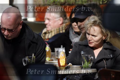 Amsterdam 11 maart 2007
Renee Soutendijk met haar man Ted Lensen op terras.