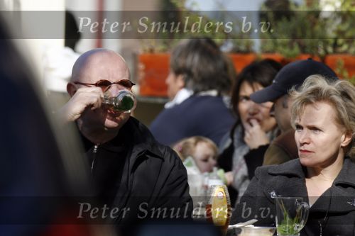 Amsterdam 11 maart 2007
Renee Soutendijk met haar man Ted Lensen op terras.