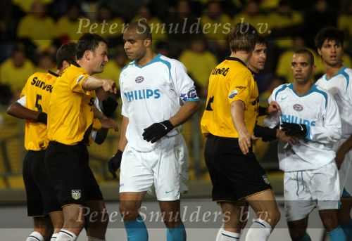 Breda, 28 Februari 2007
NAC-PSV, eindstand 3-0 Wedstrijd KNVB-beker 1/4 finale Seizoen 2006/2007
Rob Penders in duel met Alex PSV