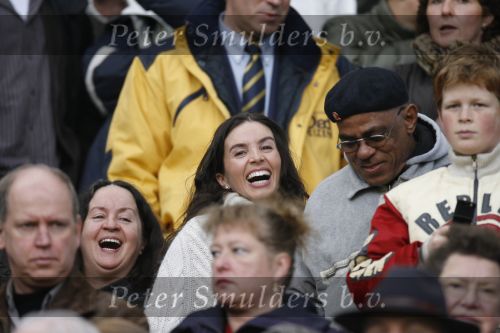 Eindhoven, 18 Maart 2007
Bij de wedstrijd PSV-AJAX met een eindstand van 1-5 op de tribune de vriendin van Patrick Kluivert, Rosanna Lima met haar moeder  en de vader van Patrick, Kenneth Kluivert
