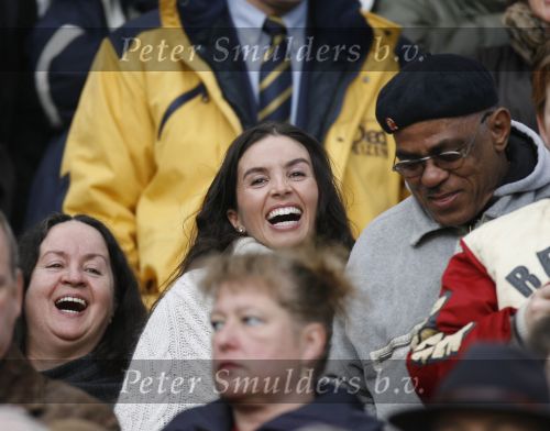 Eindhoven, 18 Maart 2007
Bij de wedstrijd PSV-AJAX met een eindstand van 1-5 op de tribune de vriendin van Patrick Kluivert, Rosanna Lima met haar moeder  en de vader van Patrick, Kenneth Kluivert