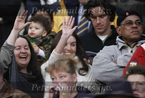 Eindhoven, 18 Maart 2007
Bij de wedstrijd PSV-AJAX met een eindstand van 1-5 op de tribune de vriendin van Patrick Kluivert, Rosanna Lima met haar moeder  en de vader van Patrick, Kenneth Kluivert