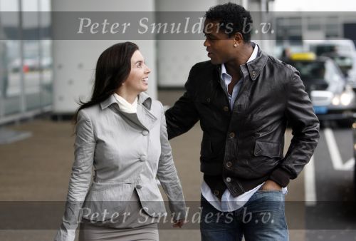 Schiphol 23 maart 2007
Patrick Kluivert en zijn zwangere vriendin Rossana Lima op schiphol .