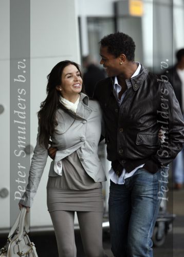 Schiphol 23 maart 2007
Patrick Kluivert en zijn zwangere vriendin Rossana Lima op schiphol .