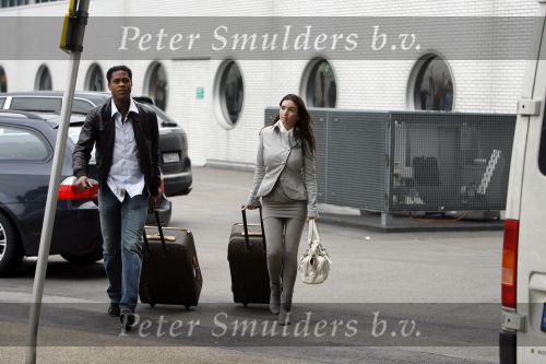 Schiphol 23 maart 2007
Patrick Kluivert en zijn zwangere vriendin Rossana Lima op schiphol .