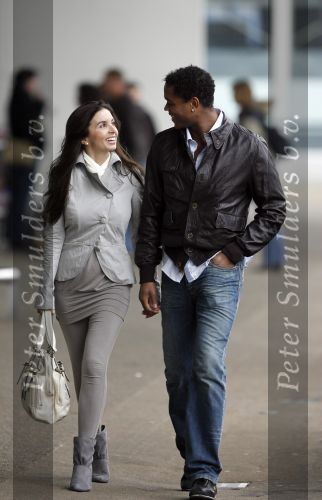 Schiphol 23 maart 2007
Patrick Kluivert en zijn zwangere vriendin Rossana Lima op schiphol .