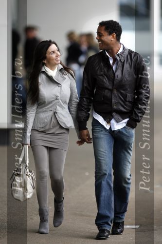 Schiphol 23 maart 2007
Patrick Kluivert en zijn zwangere vriendin Rossana Lima op schiphol .