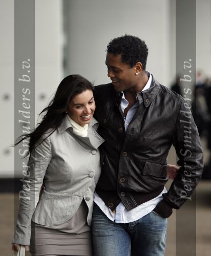 Schiphol 23 maart 2007
Patrick Kluivert en zijn zwangere vriendin Rossana Lima op schiphol .