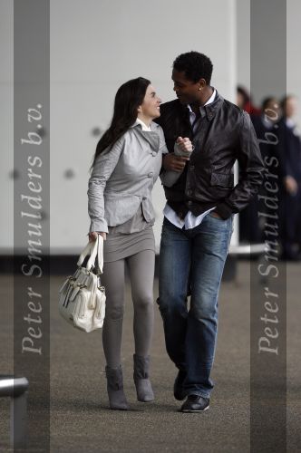 Schiphol 23 maart 2007
Patrick Kluivert en zijn zwangere vriendin Rossana Lima op schiphol .