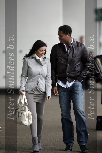Schiphol 23 maart 2007
Patrick Kluivert en zijn zwangere vriendin Rossana Lima op schiphol .