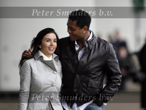 Schiphol 23 maart 2007
Patrick Kluivert en zijn zwangere vriendin Rossana Lima op schiphol .