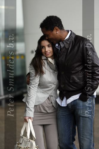 Schiphol 23 maart 2007
Patrick Kluivert en zijn zwangere vriendin Rossana Lima op schiphol .