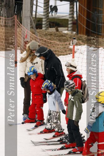 Fiss 25 februari 2007
Ruud Gullit met Estelle Maxim en Joelle en Marco Borsato met Leontien Jada Senna en Luca op wintersport vakantie.