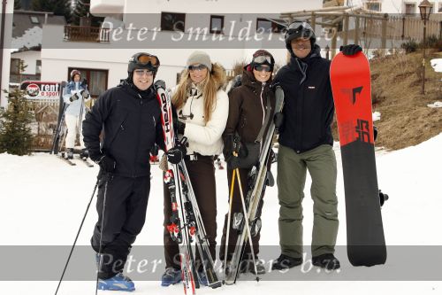 Fiss 25 februari 2007
Ruud Gullit met Estelle Joelle en Maxima op wintersport met Marco Borsato en leontien Jada Senna en Luca.
Peter Smulders bv