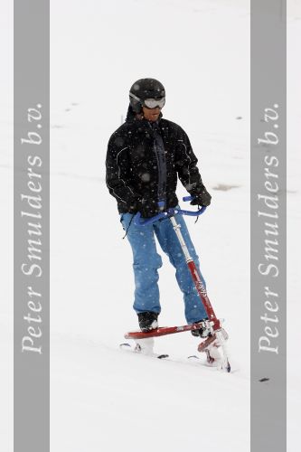 Fiss 26 februari 2007
Ruud Gullit en Marco Borsato op speciale ski\'s. Trikke skki. De Trikke skki is in america een enorme rage en Marco en Ruud probeerden hem uit.