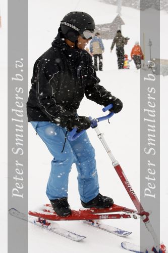 Fiss 26 februari 2007
Ruud Gullit en Marco Borsato op speciale ski\'s. Trikke skki. De Trikke skki is in america een enorme rage en Marco en Ruud probeerden hem uit.