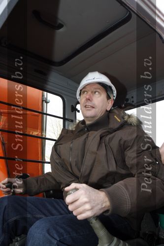 Volendam 17 februari 2007
Jan Smit is bij de sloop van het huis dat hj gekocht heeft. Op deze plek wordt xijn nieuwe huis gebouwd. vader Ruud