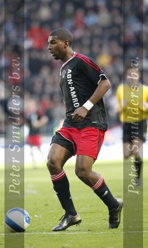 Eindhoven, 18 Maart 2007 Kompetitiewedstrijd PSV-AJAX, eindstand 1-5 Seizoen 2006/2007
Ryan Babel in duel met Ibrahim Afellay