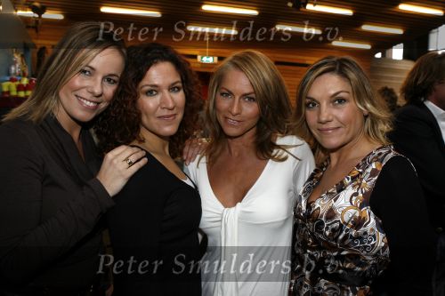Amsterdam 8 februari 2007
Perspresentatie SBS6 in het ketelhuis. Hart van Nederland presentatrices Milika Peterzon Selma v Dijk Gallyon v Vessem en Evelien de Bruijn