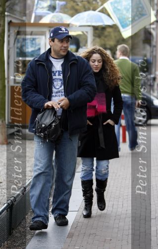 Amsterdam 16 maart 2007
Shakira met haar broer bij het van Gogh museum in Amsterdam.