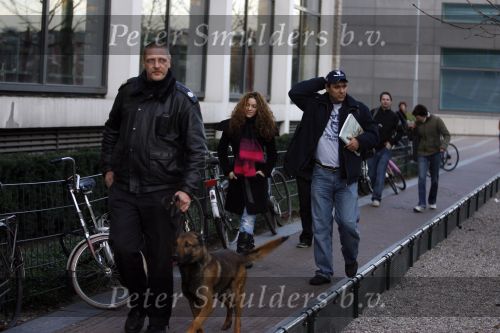 Amsterdam 16 maart 2007
Shakira met haar broer bij het van Gogh museum in Amsterdam.