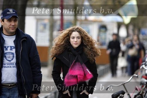 Amsterdam 16 maart 2007
Shakira met haar broer bij het van Gogh museum in Amsterdam.