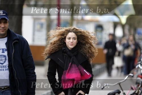 Amsterdam 16 maart 2007
Shakira met haar broer bij het van Gogh museum in Amsterdam.