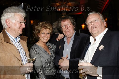 Amsterdam 19 februari 2007
Andre v Duin viert zijn 60e verjaardag in het american hotel. Heel bekend nederland was aanwezig. Simone Kleinsma met .... Gerard Cox en Guus Verstraete