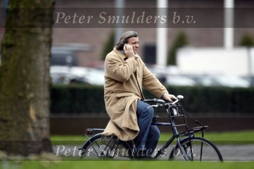 Amsterdam 14 februari 2007
Steven Beek op de fiets met gsm
