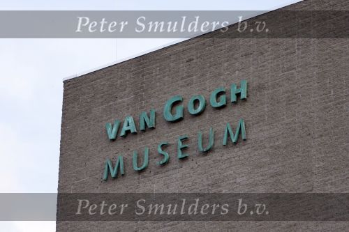 Amsterdam 16 maart 2007
Shakira met haar broer bij het van Gogh museum in Amsterdam.