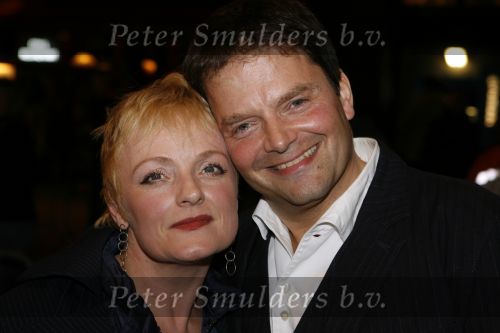 AMSTERDAM 5 maart 2007
Premiere Voebalvrouwen, nieuwe serie Talpa, in Tuschinski. Viktor Low met vrouw