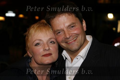 AMSTERDAM 5 maart 2007
Premiere Voebalvrouwen, nieuwe serie Talpa, in Tuschinski. Viktor Low met vrouw
